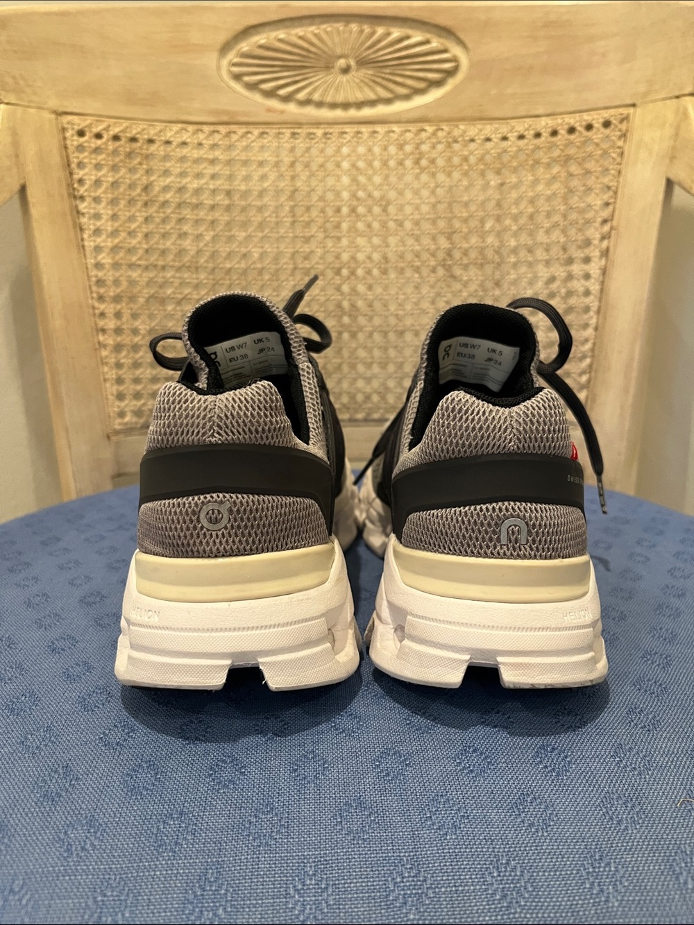 On Cloud Running Shoes Women’s Grey, Black and White - Picture 7 of 10